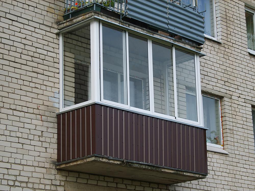 Холодное остекление балкона с внешней отделкой профилем в Лыткарино
